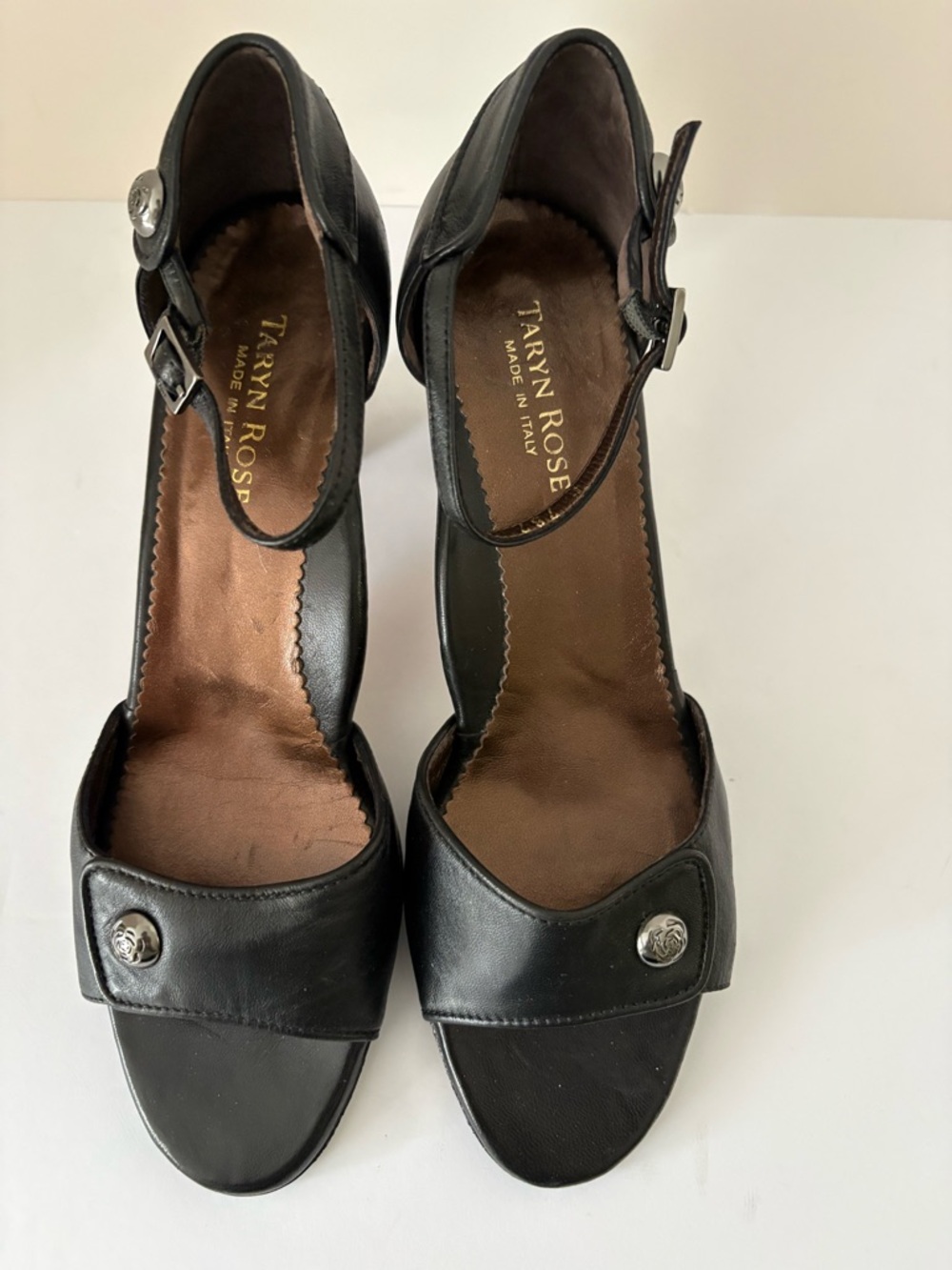 Taryn Rose black leather sandal w/heel and ankle strap. Size 8.5 (39) Nice!
